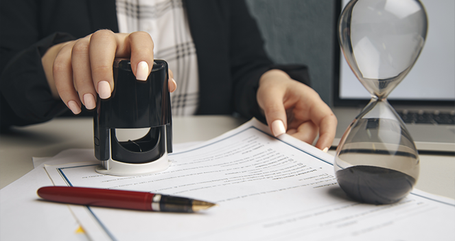 US Jobless Claims Dip, Continuing Claims Highest Since 2021